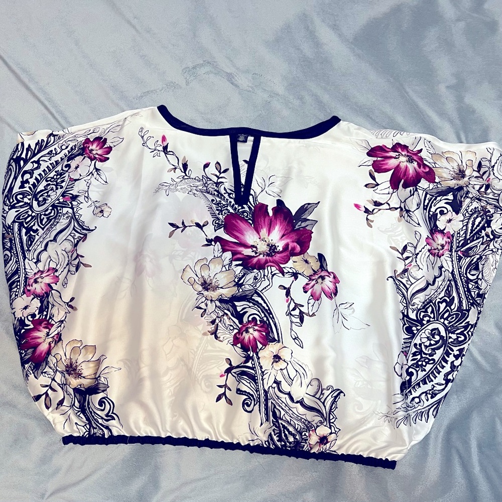 NWT beautifull White House Black Market floral print blouse.  White background.